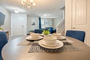 4BR Townhouse King Bed 2-Story Near NC State