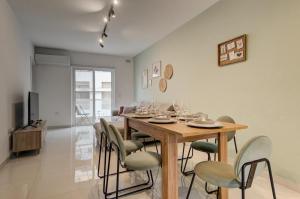 Designer 4 BR Family Apartment with Side Sea View