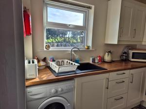 RAWSON COTTAGE LOVELY 2 BEDROOM SEMI RURAL