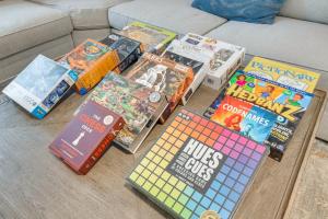 Mtn-View Deck! Modern Retreat Near Jump Off Rock