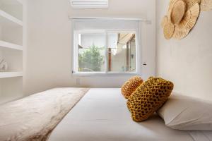 Thali House com Varanda Gourmet e churrasqueira, Piscina, 950M da praia, WiFi, AC, 2 vagas para carro