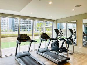 Chic 1BR With Burj Views And Near Dubai Mall