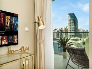 Chic 1BR With Burj Views And Near Dubai Mall