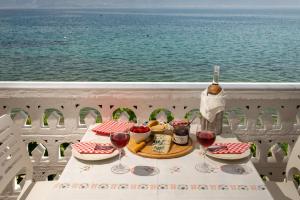 Moukas Seaside Apartments Romantico