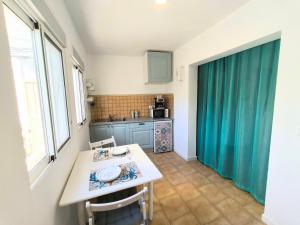 Casa Dace Renovated Studio - Fast Wi-Fi, Near Ocean, Ideal for Long Stays