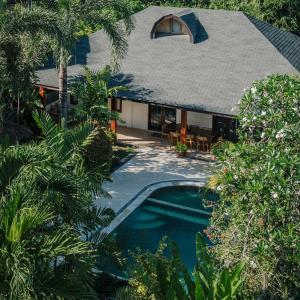 Serene 3BR Villa with Pool & Garden, Central Kuta