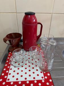 Apartamento centro de Sv, garagem, ar, elevador à 1 quadra da praia