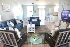 Steps to Pvt beach , Beach ramp, 2 pools, Sleeps 18 - Lazy Marlin