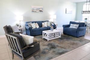 Steps to Pvt beach , Beach ramp, 2 pools, Sleeps 18 - Lazy Marlin