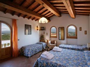 Villa immersa nel verde della Toscana