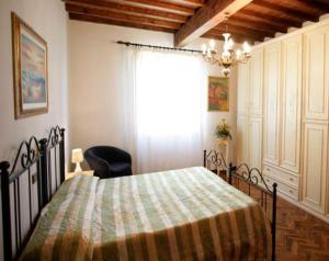 Villa immersa nel verde della Toscana