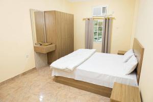 Mile 4 - Serviced Apartment Al Markaz, Al Tijari Street