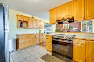 Sip, Fish, Golf and Hike Group-Friendly Quincy Home