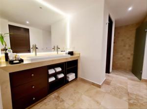 Luxury One Bedroom Suite Ocean View - Casa del Mar