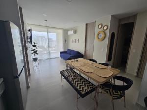 Family Friendly Modern 2BR 2BA Steps to Beach