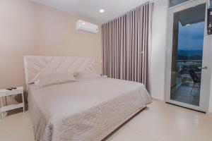 Family Friendly Modern 2BR 2BA Steps to Beach