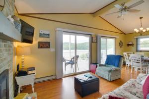 Lakefront Hiwassee Home w Private Dock & Deck!