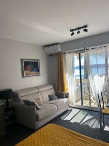 Sea View Studio by The Beach, City Centre, Seafront, Parking