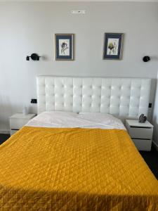 Sea View Studio by The Beach, City Centre, Seafront, Parking