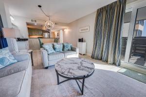 Sea Pointe 2BR Condo Oceanview, Views, Large Condo