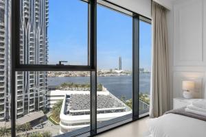 Burj Khalifa Views Luxury Stay with Pool & Gym