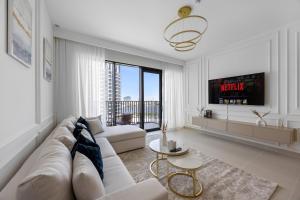 Burj Khalifa Views Luxury Stay with Pool & Gym