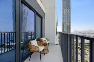 Burj Khalifa Views Luxury Stay with Pool & Gym