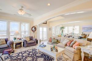 NTB4384 Parrots Perch