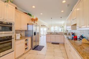 NTB4384 Parrots Perch