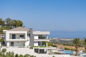 Villa Kalliston - 4000m2 of Elevated Living