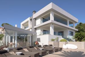 Villa Kalliston - 4000m2 Privacy Redefined