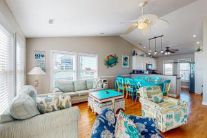 Oceanfront, dog-friendly home with hot tub, beach views & waterfront decks