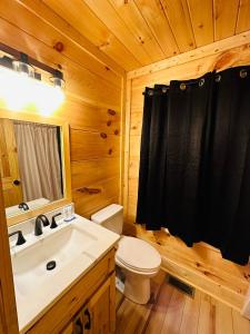 Bourbon Retreat With Hot Tub-10