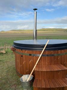 Yurt stay with Hot tub, Sauna, Cold Plunge & Riverstone Bath