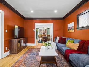 4 Bed 2 Bath Walk to Lakewood Restaurants and Shops