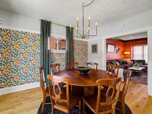 4 Bed 2 Bath Walk to Lakewood Restaurants and Shops