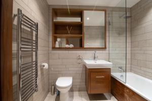 Bath St suite with Balcony