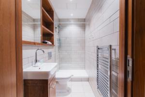 Bath St suite with Balcony