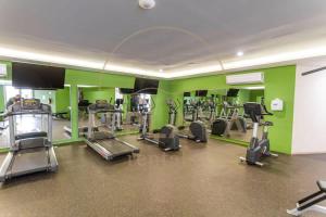 Luxury Condo, Hab Privada 100MB AC Gym Pool Cine