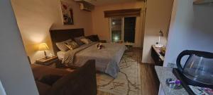Fully furnished studio