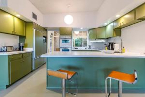 Mid-Century Modern Wow