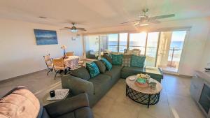 Pool & Beach Apartment