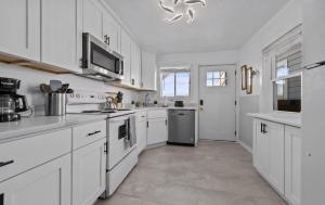 Relaxing Coastal 2BR Near Beach Sleeps 4