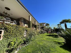 Stay near Lake with Panoramic Views