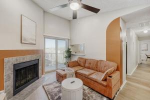 Modern City Getaway 2B - Sleeps 6 - Pool, Prkg