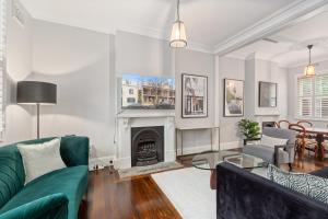 Spacious Inner-City House with Balcony Views