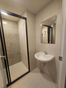 DCondo Campus KKU with pool, gym and shuttle bus