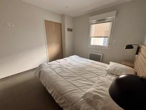 Appartement luxe 4 pers, bord de mer, balcon, piscine, animaux admis, parking, WiFi - FR-1-194-196