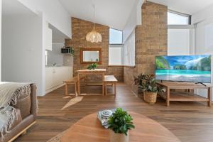 Shoal Bay Beachfront Escape