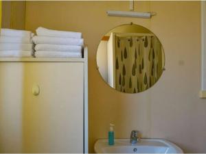 Bungalow Charmant avec Terrasse – 2 Chambres - API-1-52-1803